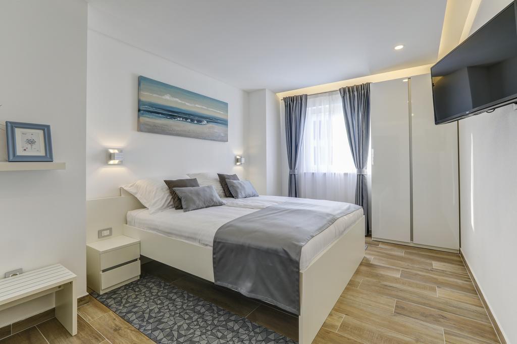 Viras Luxury Holiday 프레멘투라 외부 사진